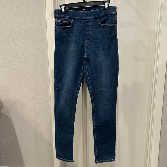 Levi's Women's Pull-On Skinny Jeans Sz 8 EUC - Picture 1 of 9